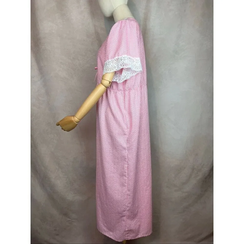 Vintage 1970s Pink Pinstripe Seersucker Lingerie Robe Peignoir